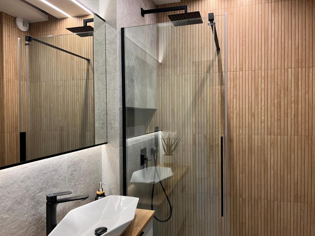 Family & Business Elegant Apartments Ul Lotnicza Centrum Galeria Korona - 1 Bedroom, Terrace, Air Conditioning, Garage - New! 凯尔采 外观 照片
