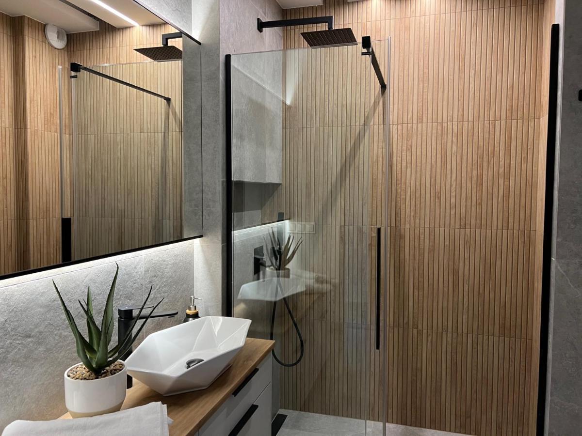 Family & Business Elegant Apartments Ul Lotnicza Centrum Galeria Korona - 1 Bedroom, Terrace, Air Conditioning, Garage - New! 凯尔采 外观 照片