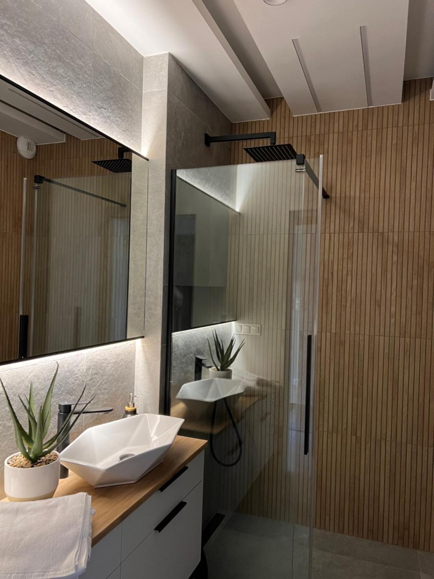 Family & Business Elegant Apartments Ul Lotnicza Centrum Galeria Korona - 1 Bedroom, Terrace, Air Conditioning, Garage - New! 凯尔采 外观 照片